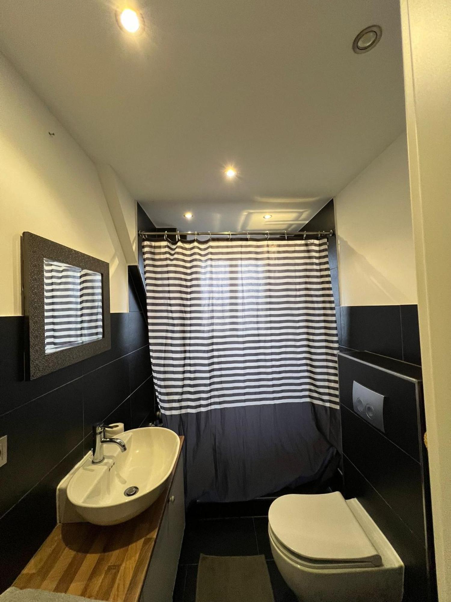 Wu Flats Apartment วุปปาทัล ภายนอก รูปภาพ