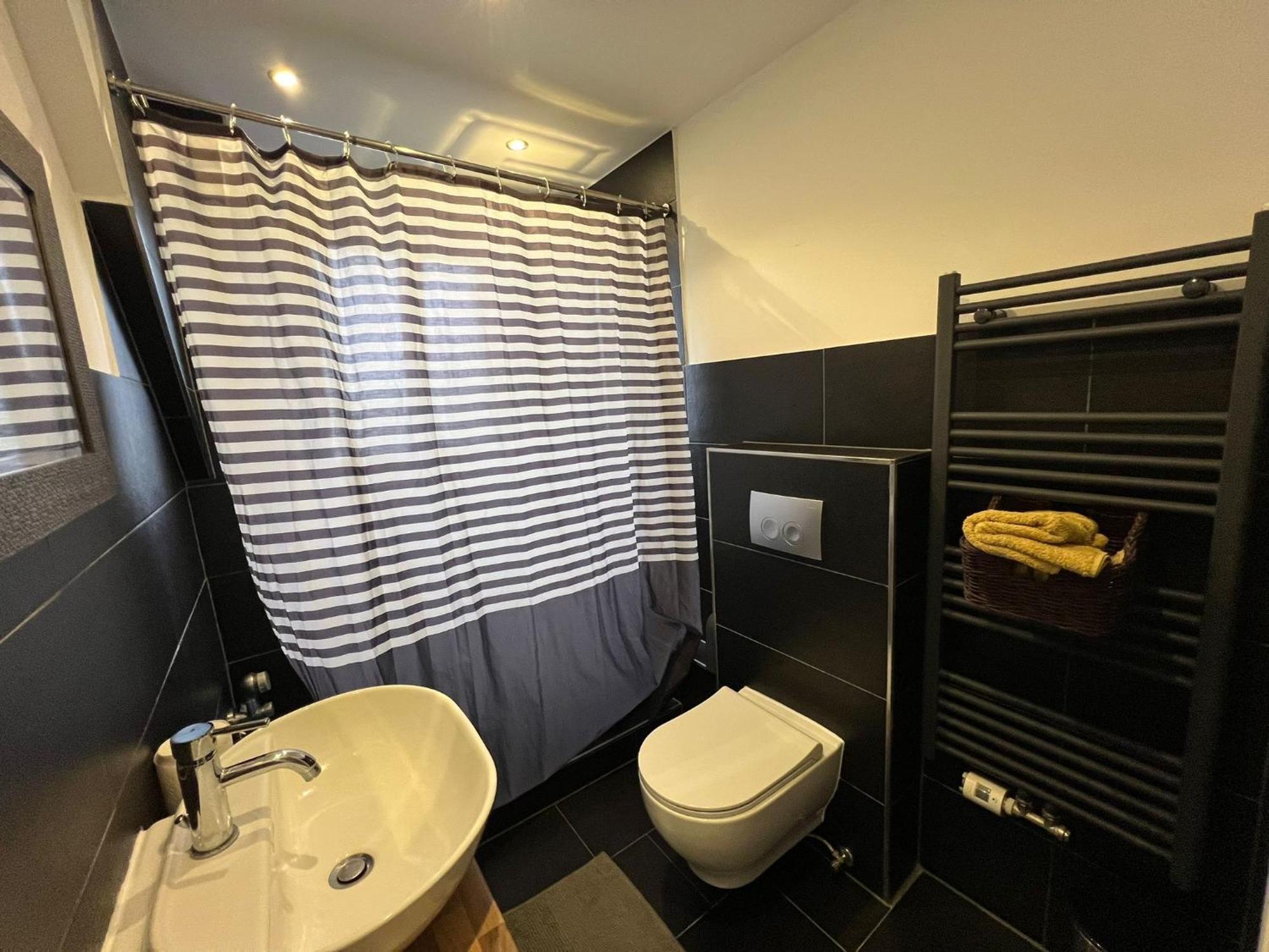 Wu Flats Apartment วุปปาทัล ภายนอก รูปภาพ
